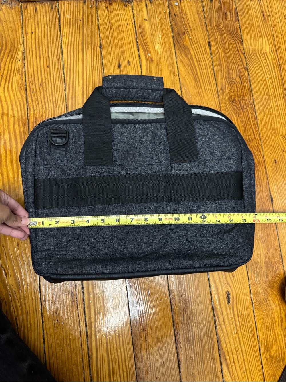 Uniqlo Classic Laptop Bag With Red Accents View 4